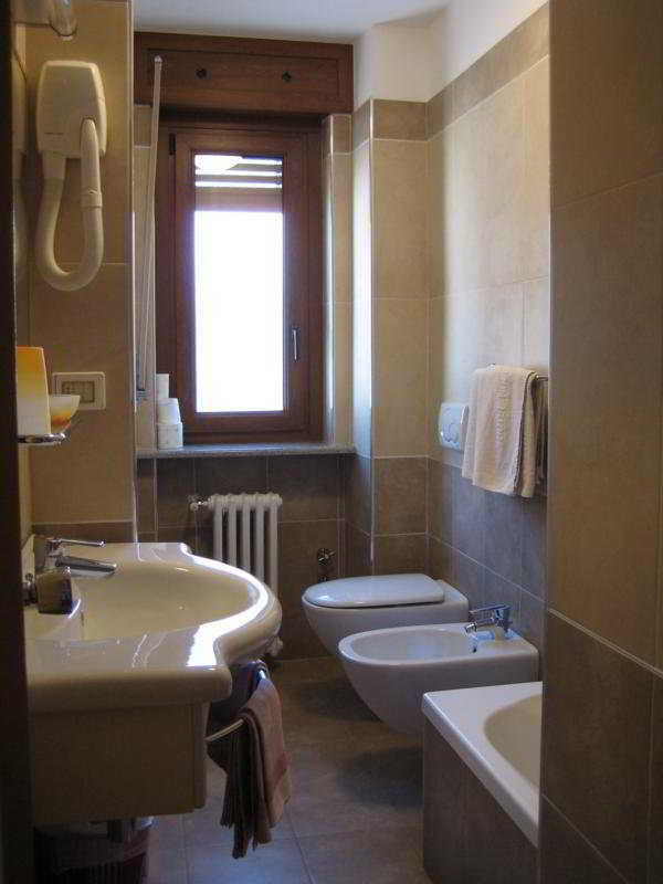 Hotel Holiday Debili Sauze D'Oulx Exterior photo