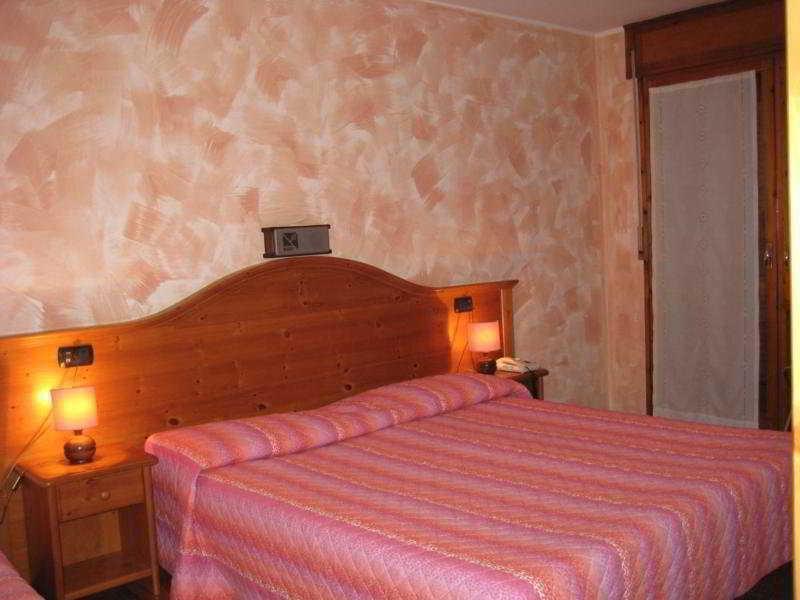 Hotel Holiday Debili Sauze D'Oulx Exterior photo